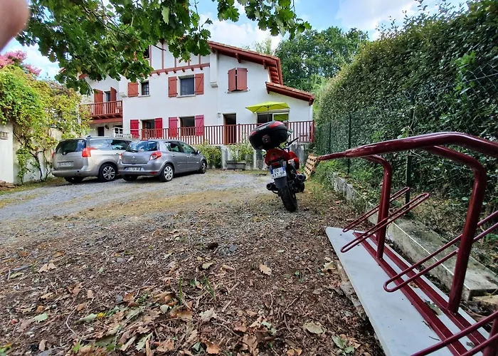 3 Allee De L'oree Du *